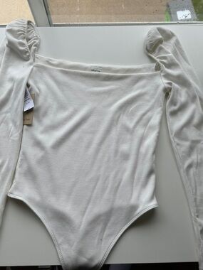 Aritzia Wilfred Puff Sleeve bodysuit
